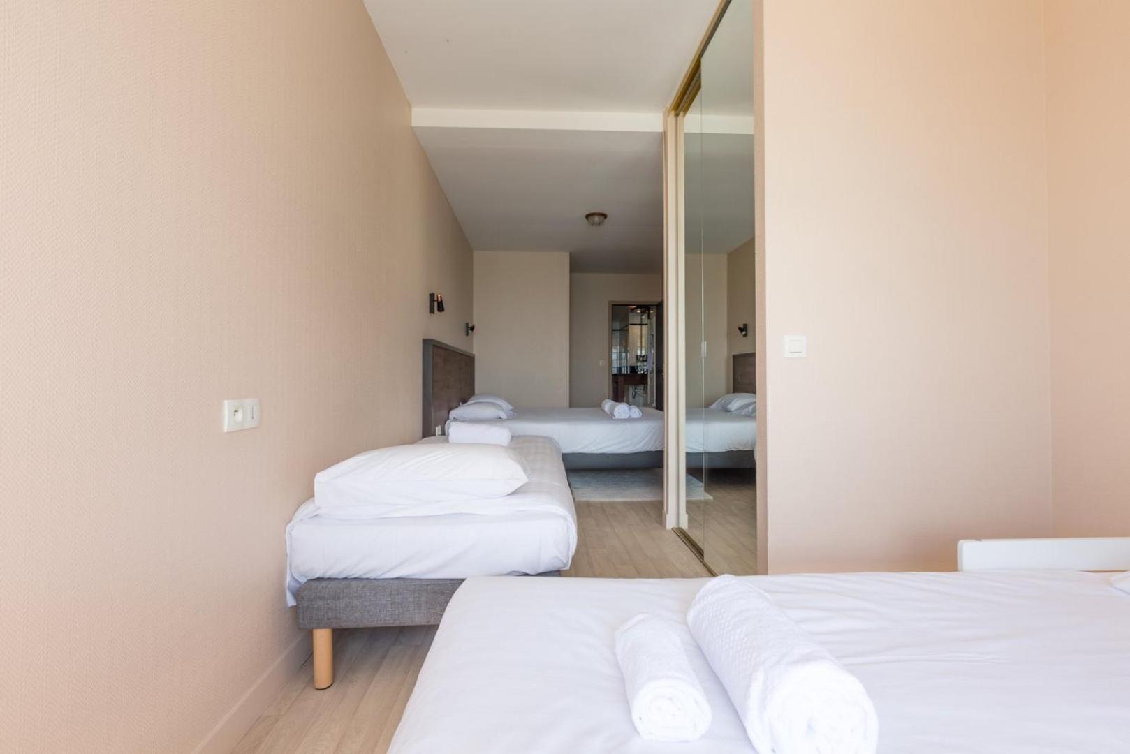 Les Pieds Dans L'Eau - Bel Appartement - Vue Mer Κανκάλ Εξωτερικό φωτογραφία